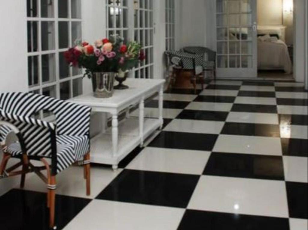 La Belle Guest House Bloemfontein Exterior photo
